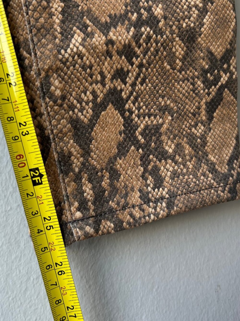 FRAME Le High Skinny Crop Coated Python Jeans Women Size 27 Snake Print - Picture 11 of 11